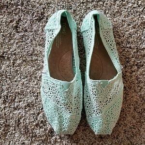 New TOMS lace slip on shoes